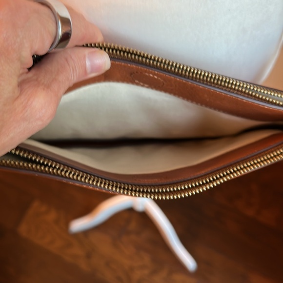 Margot Tan Leather Crossbody Bag - Picture 5 of 15